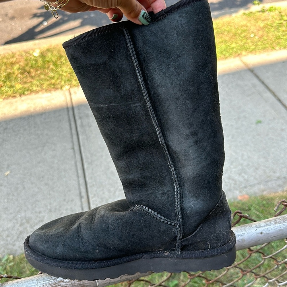 Women’s Uggs Size 7
